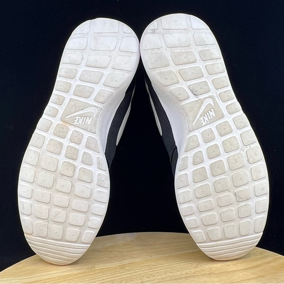 Nike Womens Roshe One 844994-002 Black Running Shoes Sneakers Size 8.5 - Picture 5 of 9